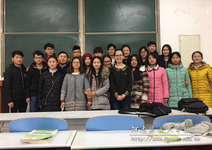 与学生合影 与学生合影
