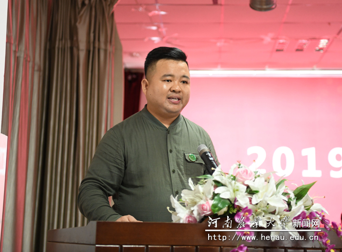 应用科技学院2011级园林技术专业校友、郑州绿之林文化传播有限公司副总经理郭平通发言 应用科技学院2011级园林技术专业校友、郑州绿之林文化传播有限公司副总经理郭平通发言