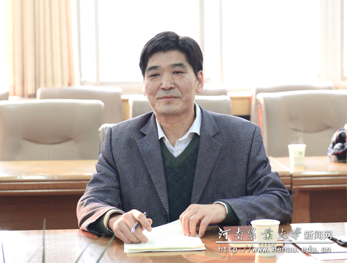 校党委副书记赵榴明主持座谈会 校党委副书记赵榴明主持座谈会