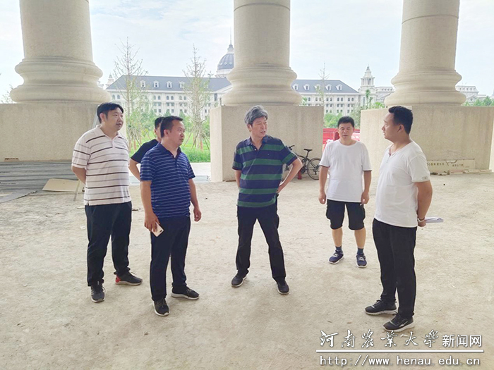 副校长杨喜田在图书馆项目指导工作 副校长杨喜田在图书馆项目指导工作