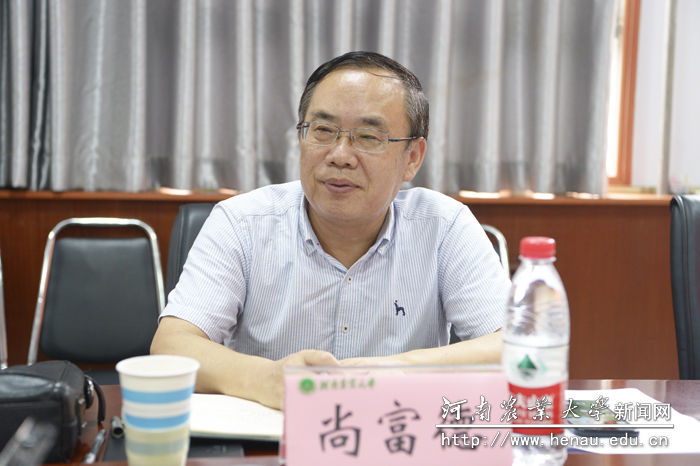 副校长尚富德主持座谈会 副校长尚富德主持座谈会