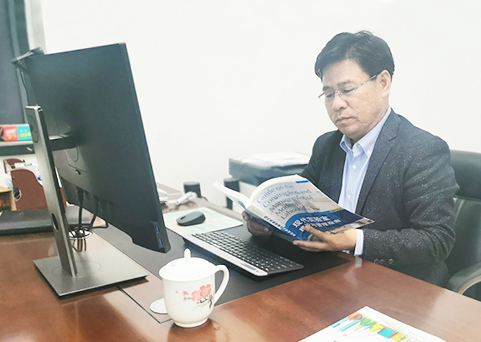 实验室与设备管理办公室主任 宋安东 实验室与设备管理办公室主任 宋安东