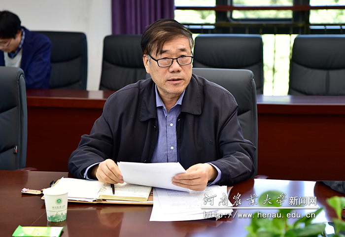 副校长康相涛主持会议
