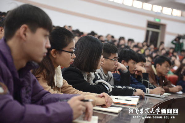 与会师生认真听讲 与会师生认真听讲