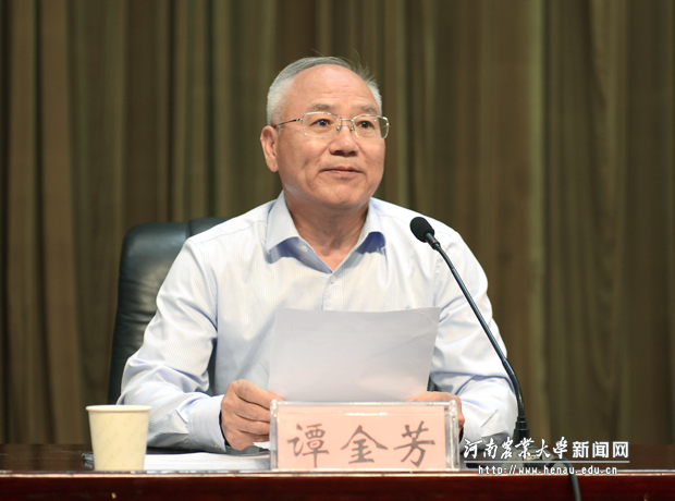 副校长谭金芳主持开学典礼 副校长谭金芳主持开学典礼
