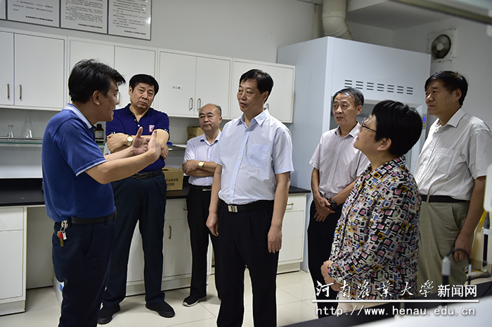 省人大常委会党组副书记、 副主任李文慧一行来校调研7