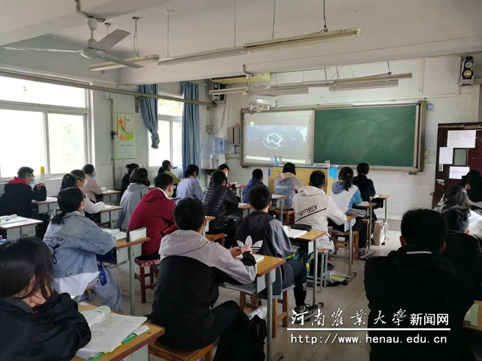 集体收看返校复学第一课防控知识讲座 集体收看返校复学第一课防控知识讲座