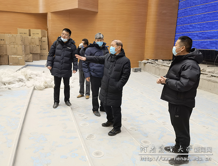 校长介晓磊察看龙子湖校区在建项目进展情况 校长介晓磊察看龙子湖校区在建项目进展情况