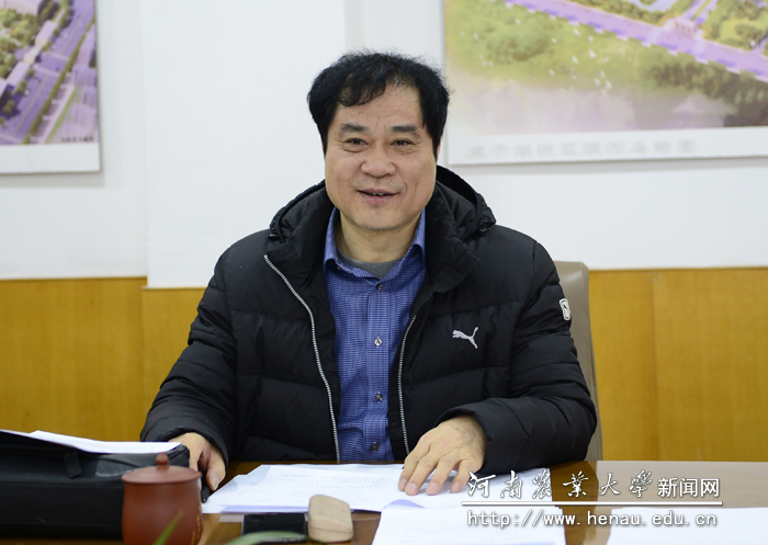 校长、中国工程院院士、校学位评定委员会主席张改平讲话 校长、中国工程院院士、校学位评定委员会主席张改平讲话