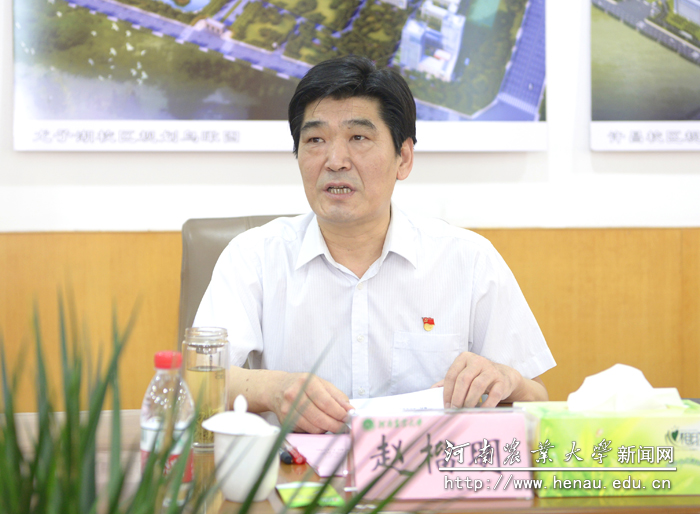 校党委副书记赵榴明主持会议 校党委副书记赵榴明主持会议