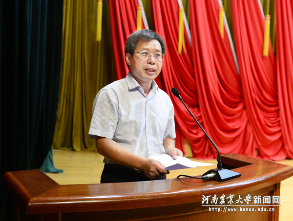 长江学者、中原学者、农学院汤继华教授作为优秀共产党员代表发言 长江学者、中原学者、农学院汤继华教授作为优秀共产党员代表发言