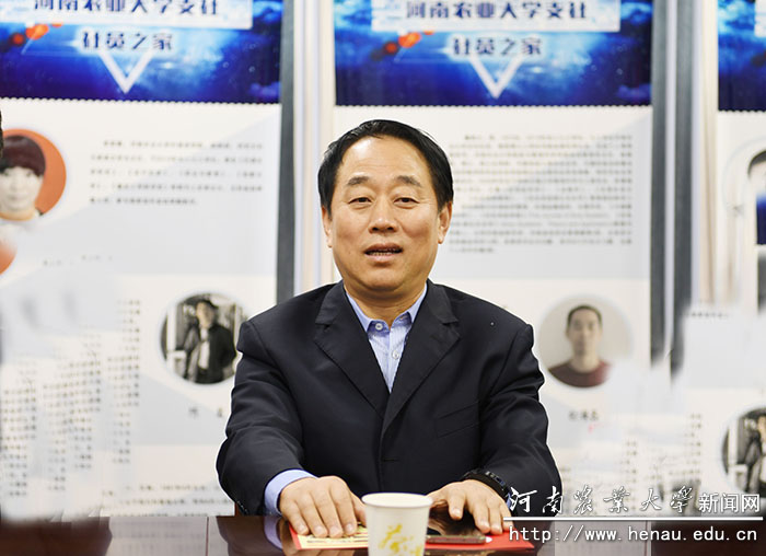 张亚忠在会上讲话 张亚忠在会上讲话