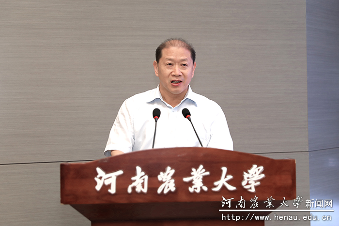 校长介晓磊主持会议 校长介晓磊主持会议