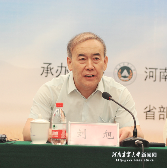 中国工程院副院长、院士刘旭在会上讲话并作《我国粮食安全的形势与策略》主题报告 中国工程院副院长、院士刘旭在会上讲话并作《我国粮食安全的形势与策略》主题报告