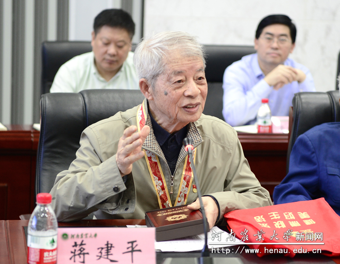 获奖者代表蒋建平发言