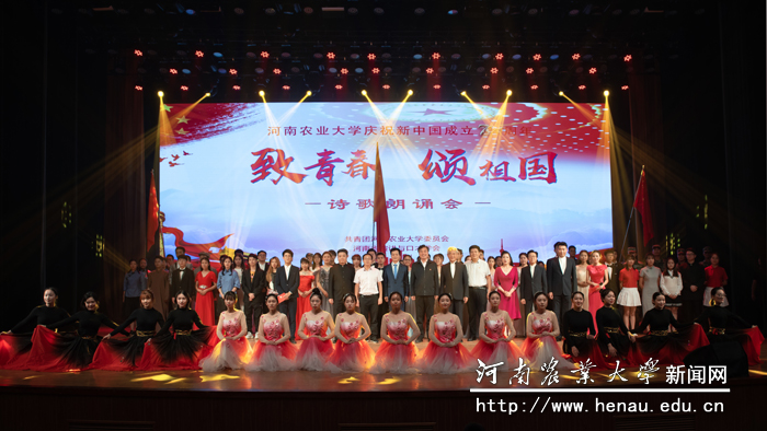 校党委副书记、工会主席李成吾慰问演出师生 校党委副书记、工会主席李成吾慰问演出师生
