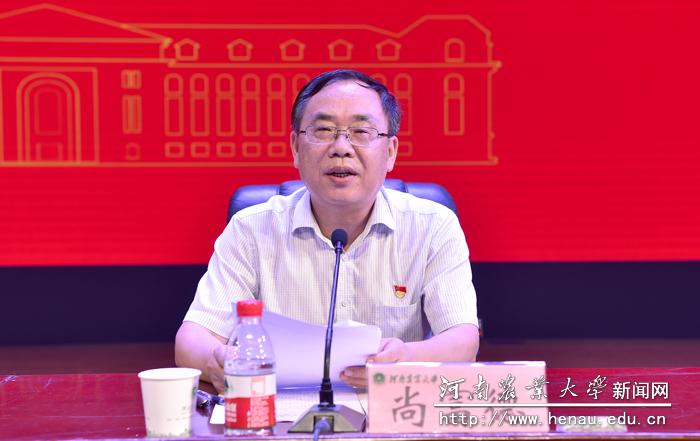 副校长尚富德主持开学典礼 副校长尚富德主持开学典礼