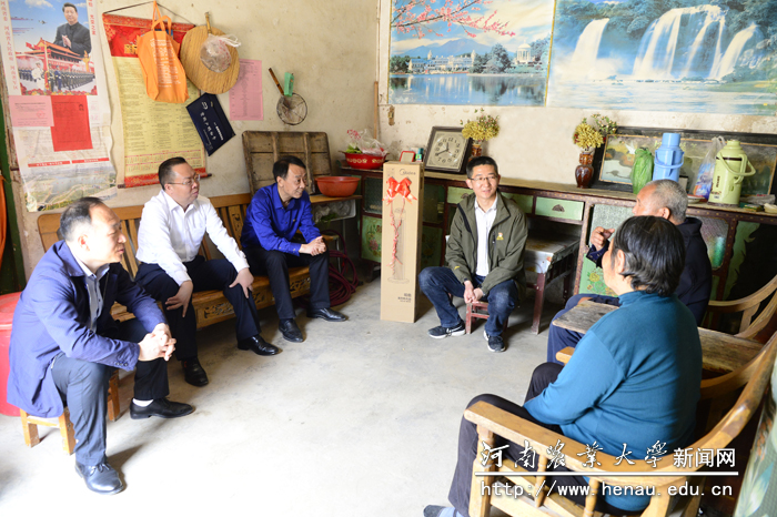 校党委书记魏蒙关看望慰问当地困难群众