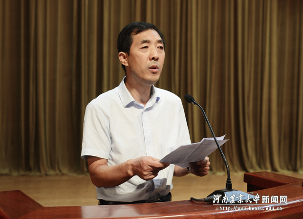 资源与环境学院叶优良教授作为研究生导师代表发言 资源与环境学院叶优良教授作为研究生导师代表发言