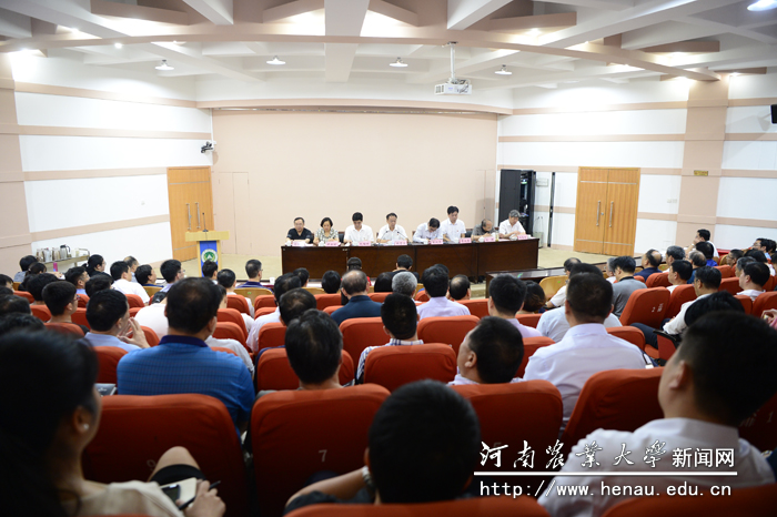 学校召开中层干部会议