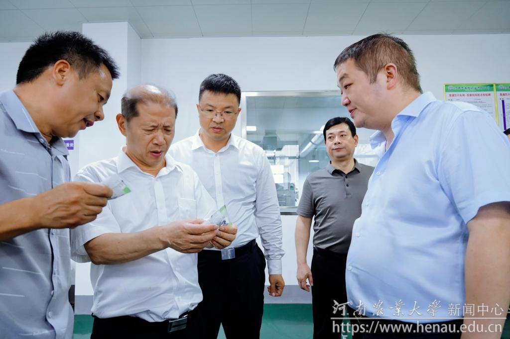 介晓磊在河南息半夏药业有限公司调研产.jpg