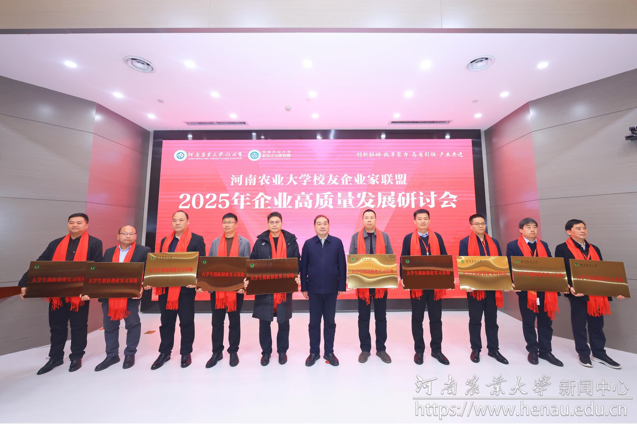 授牌仪式现场.jpg 授牌仪式现场.jpg