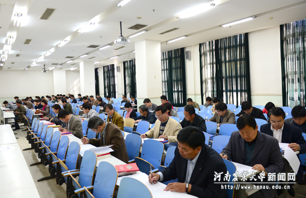 安静严肃的测试现场 安静严肃的测试现场